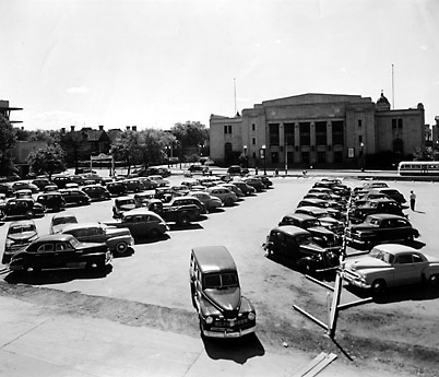  Hudson Bay Co. HBC parking lot south Winnipeg Auditorium 1951 04-593